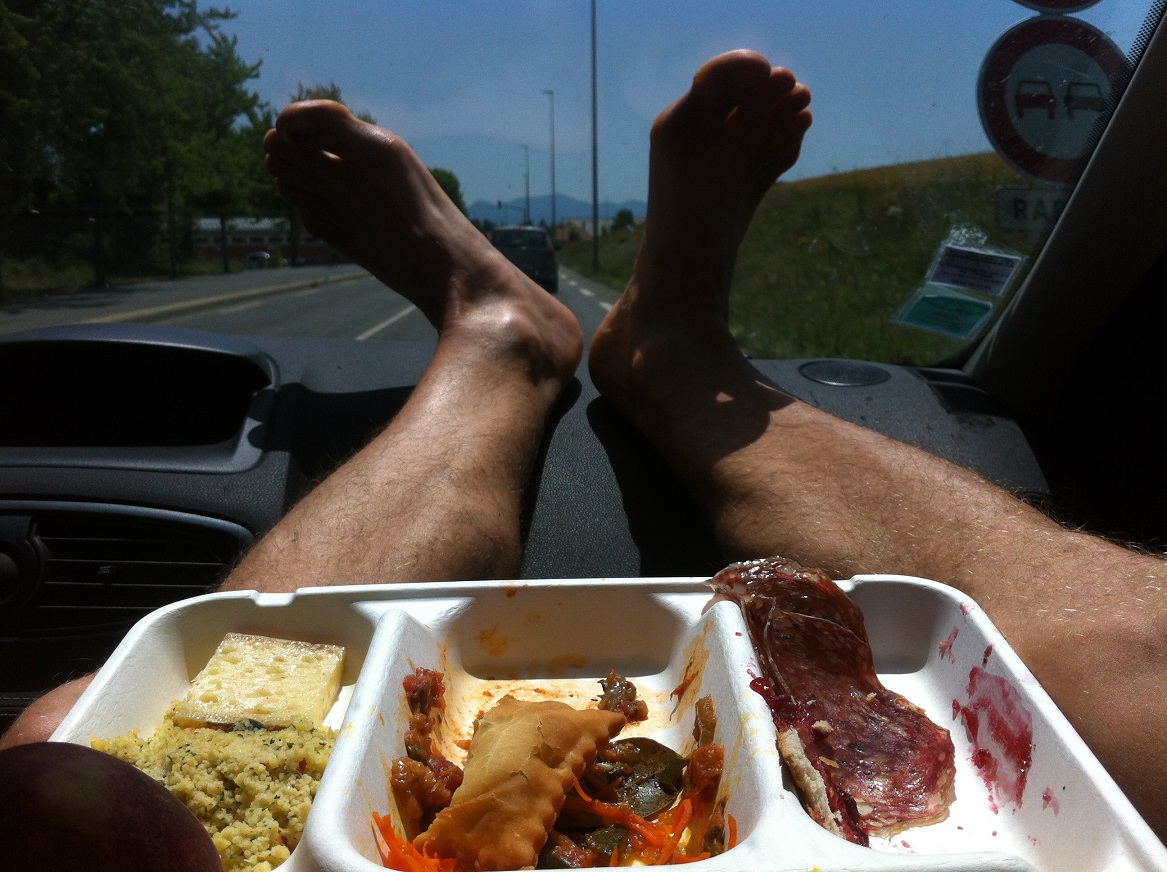 37-Un repas d'après-trail dégusté sur la route du retour..