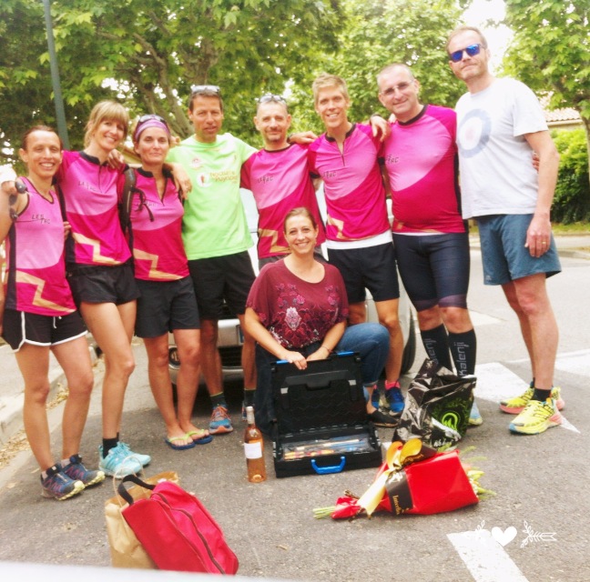 30-Et en rentrant sur Charleval, rencontre surprise avec les champions de Villelaure