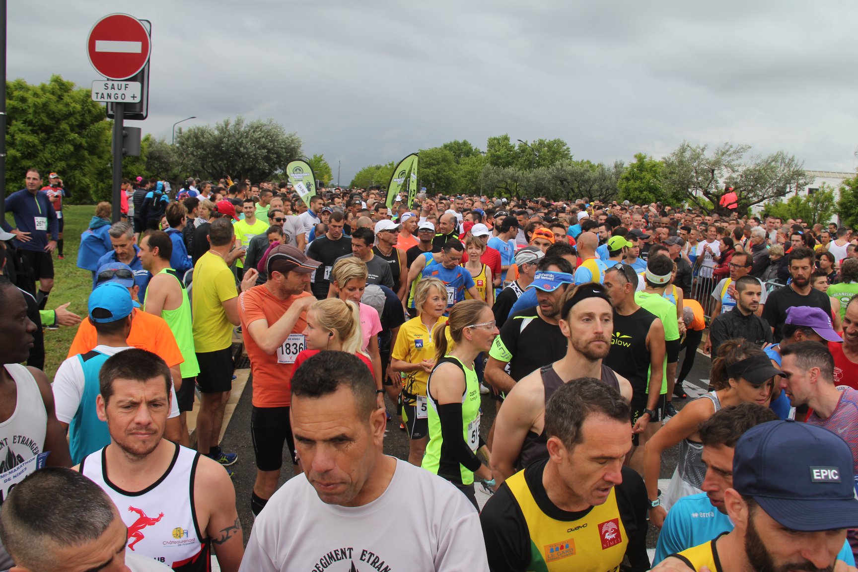 1- 1300 coureurs au départ du semi