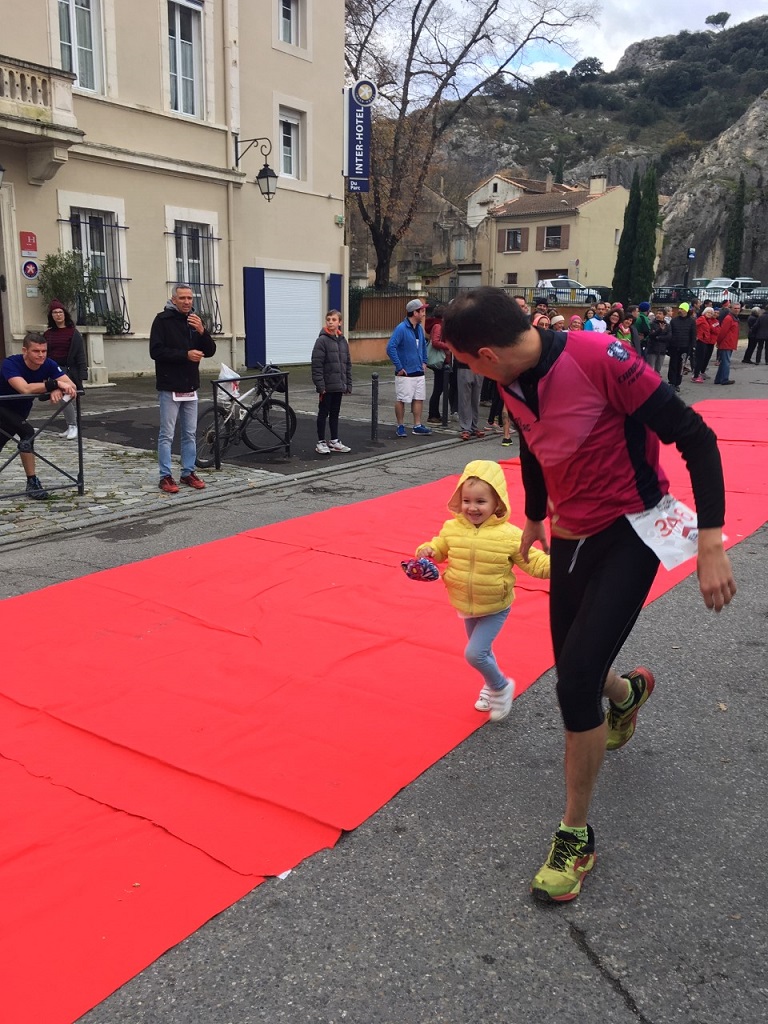 21-Et arrivée avec sa fille (quel style!)