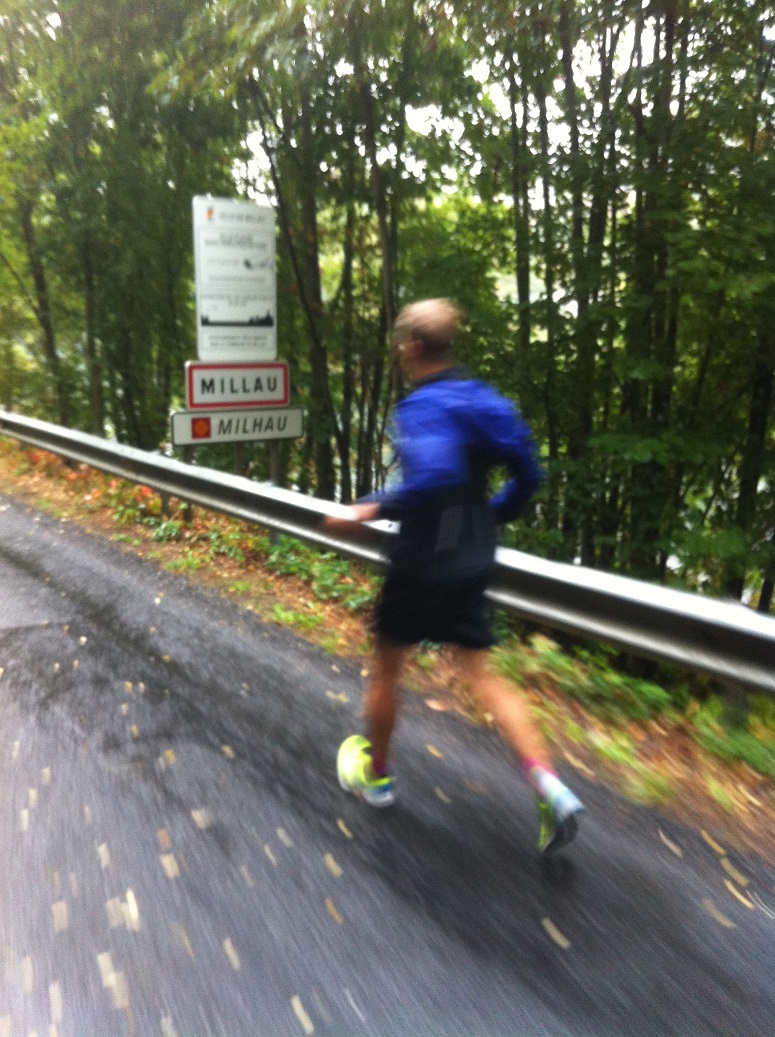 23-Avec une bonne foulée on rentre dans Millau, 40kms de faits