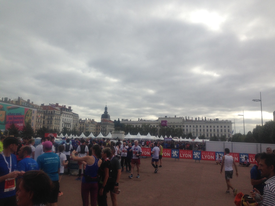 27-Ravito d'après-course place Bellecour