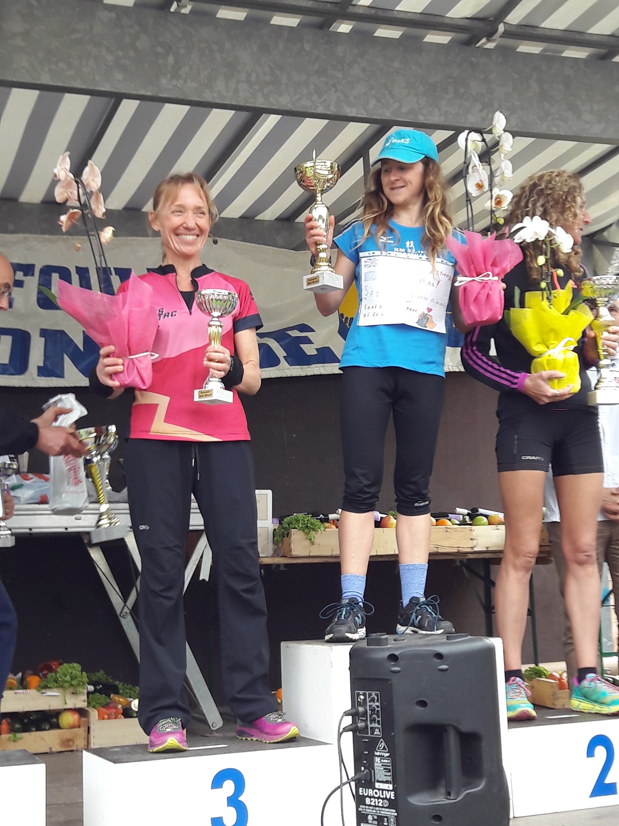 6-Agnès sur le podium (3ème au scratch sur le 7km)