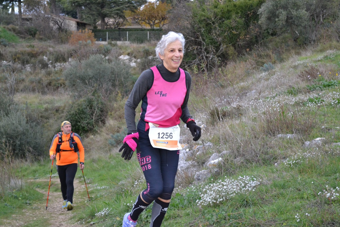 8-Queen Geneviève, tout sourire