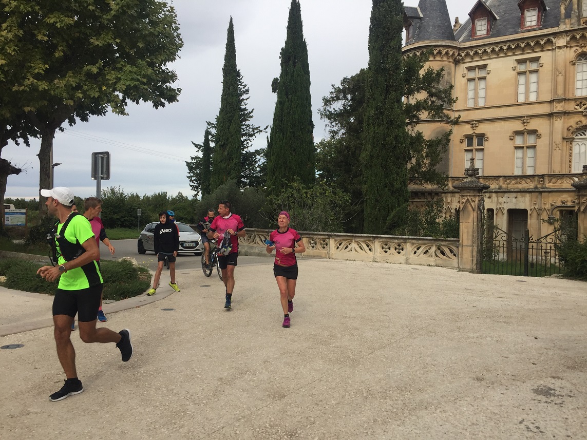 23-Repassage par le château, Thom' renfile son camelbak (2h30 de course)