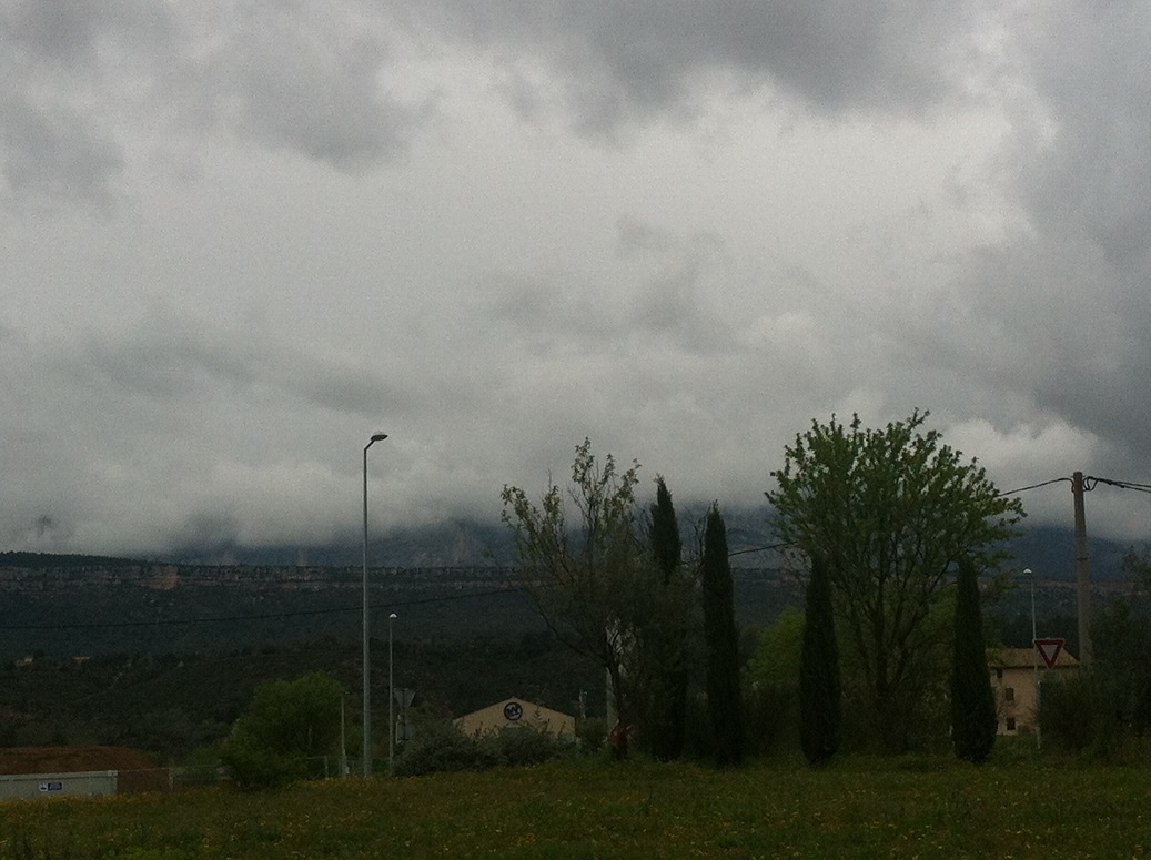 12-La Sainte-Victoire totalement enfouie dans les nuages