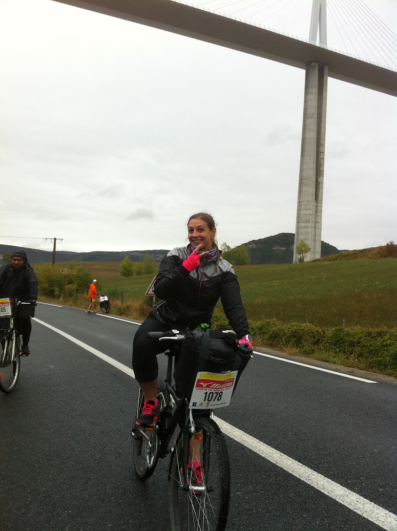 26-Fred' et son vélo ont passé la 1ère montée, sous le viaduc