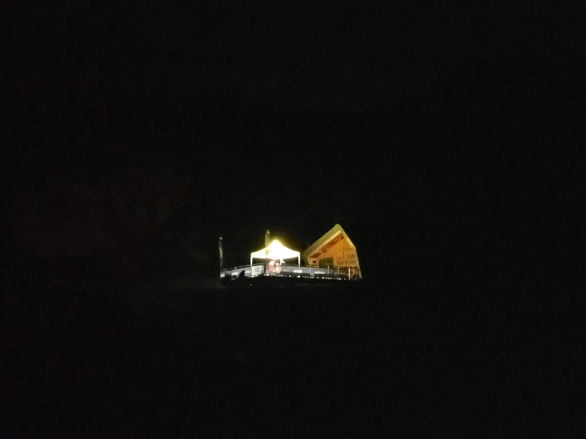 48-Un point de lumière dans la rude nuit