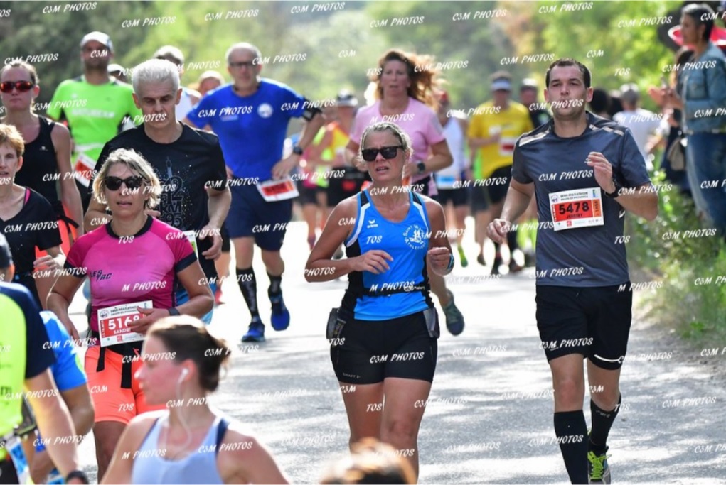 4-Sandrine passe au 11ème km de son semi