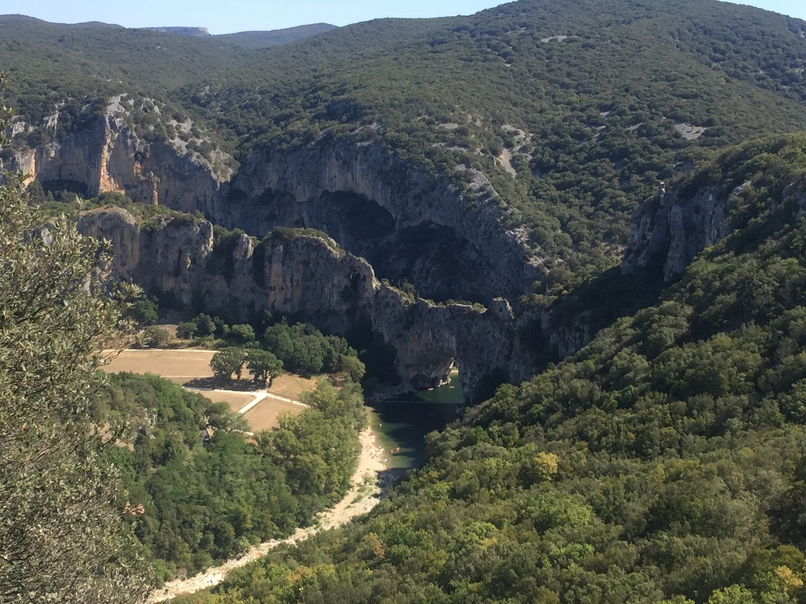 19-Superbe vue d'en-haut sur le Pont d'Arc