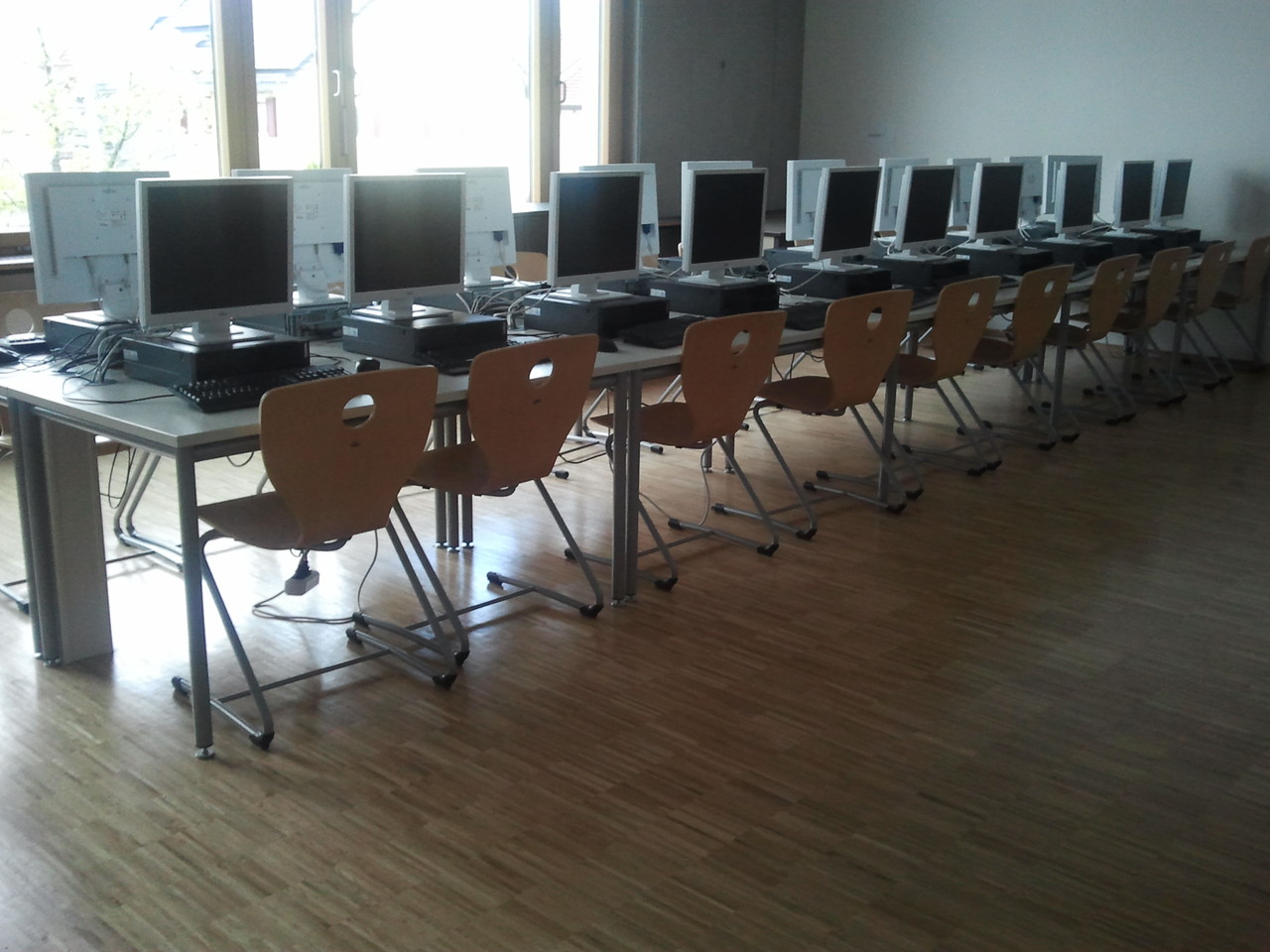 Unser Computerraum mit 25 PCs...