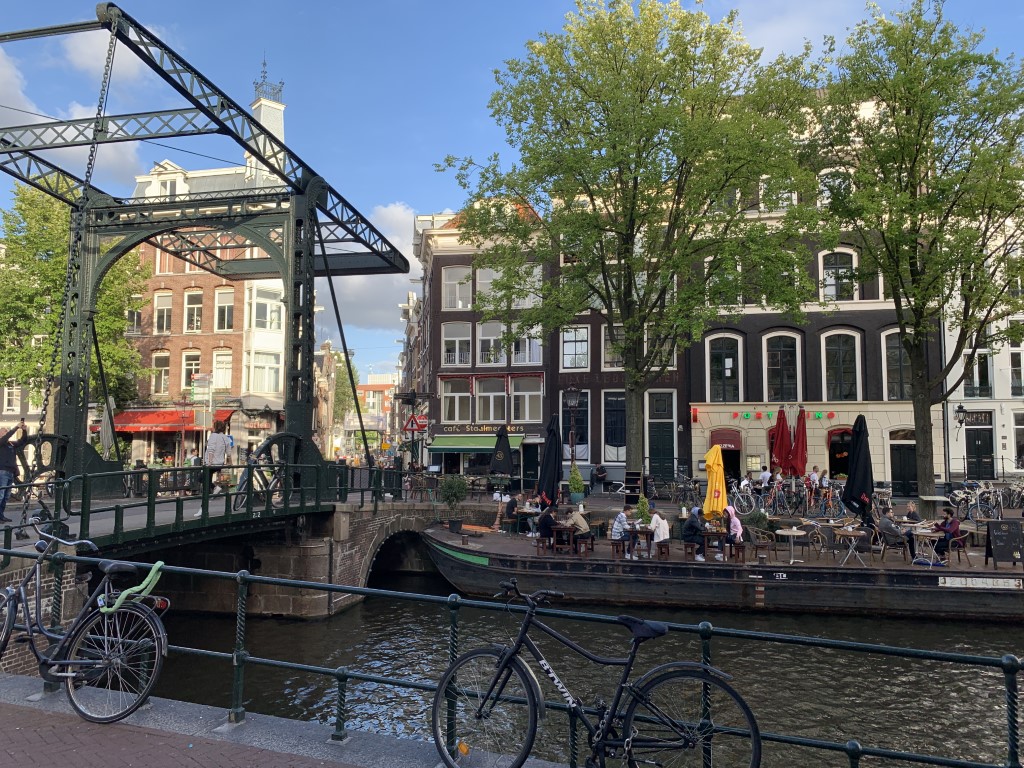 Niederlande, Holland, Amsterdam, Zentrum, Grachten, Amstel, Zwanenburgwal mit Zugbrücke