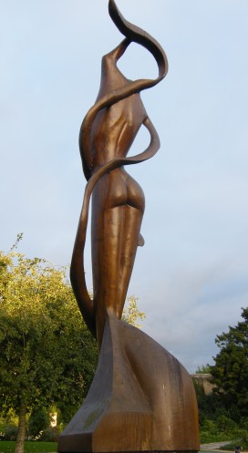 Statue sculptée suite à la tempête de 1999 au Jardin des Plantes d'Avranches 