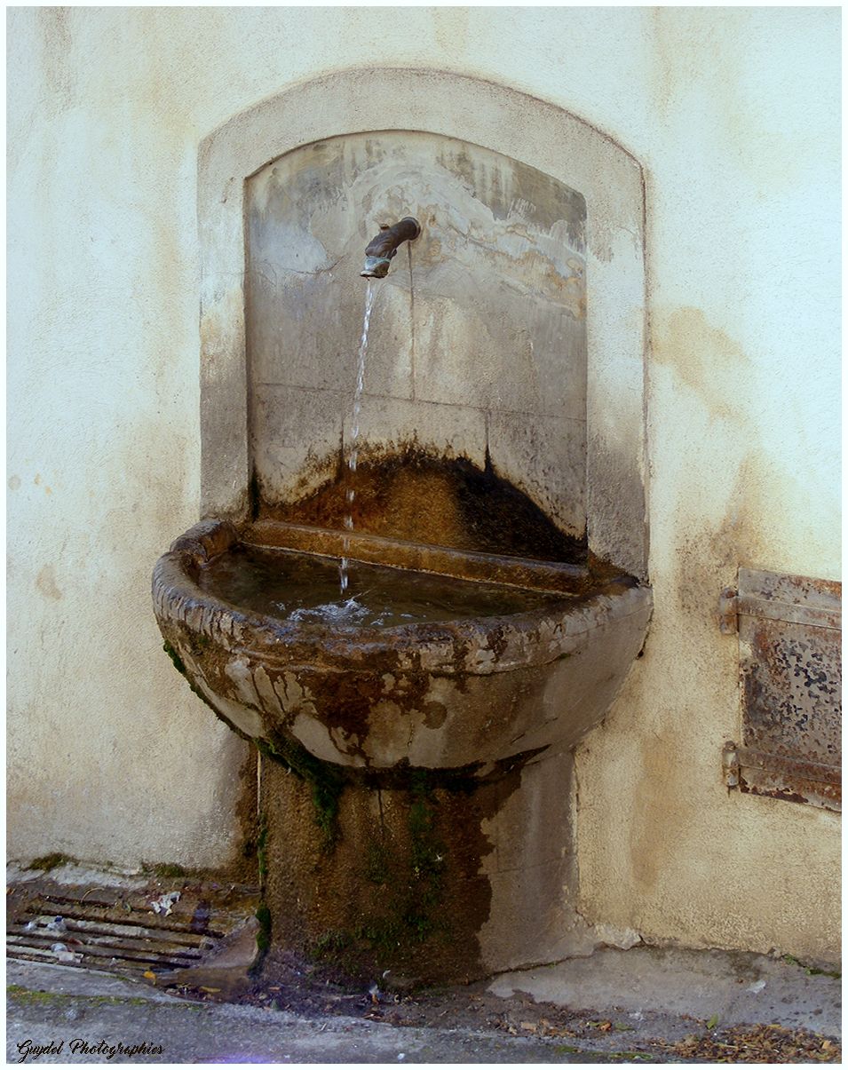Fontaine de la Rue des Écoles