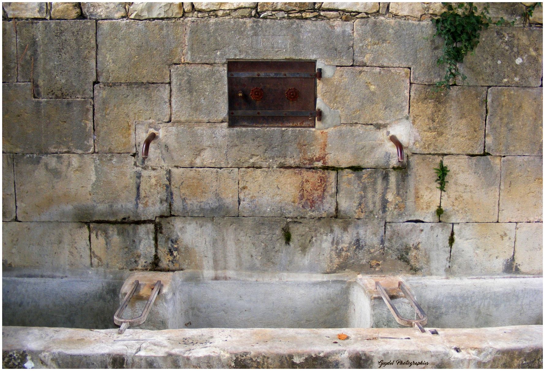 Au parking de la Fontaine