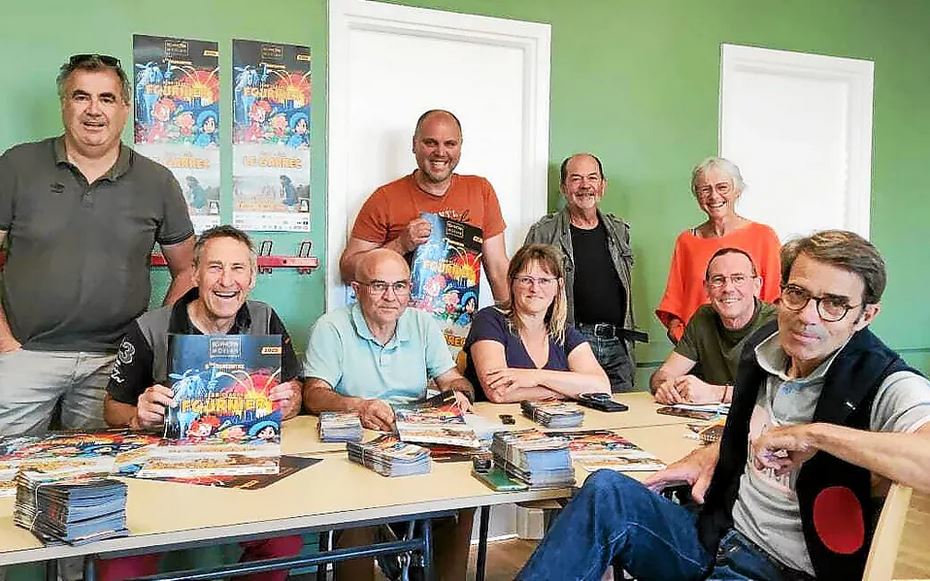 Les membres de l’association BD-Photo Moëlan se réunissaient vendredi pour finaliser l’organisation de l’inauguration de l’exposition en plein air qui se tiendra jusqu’au 5 octobre. (Photo : BD-Photo Moëlan)