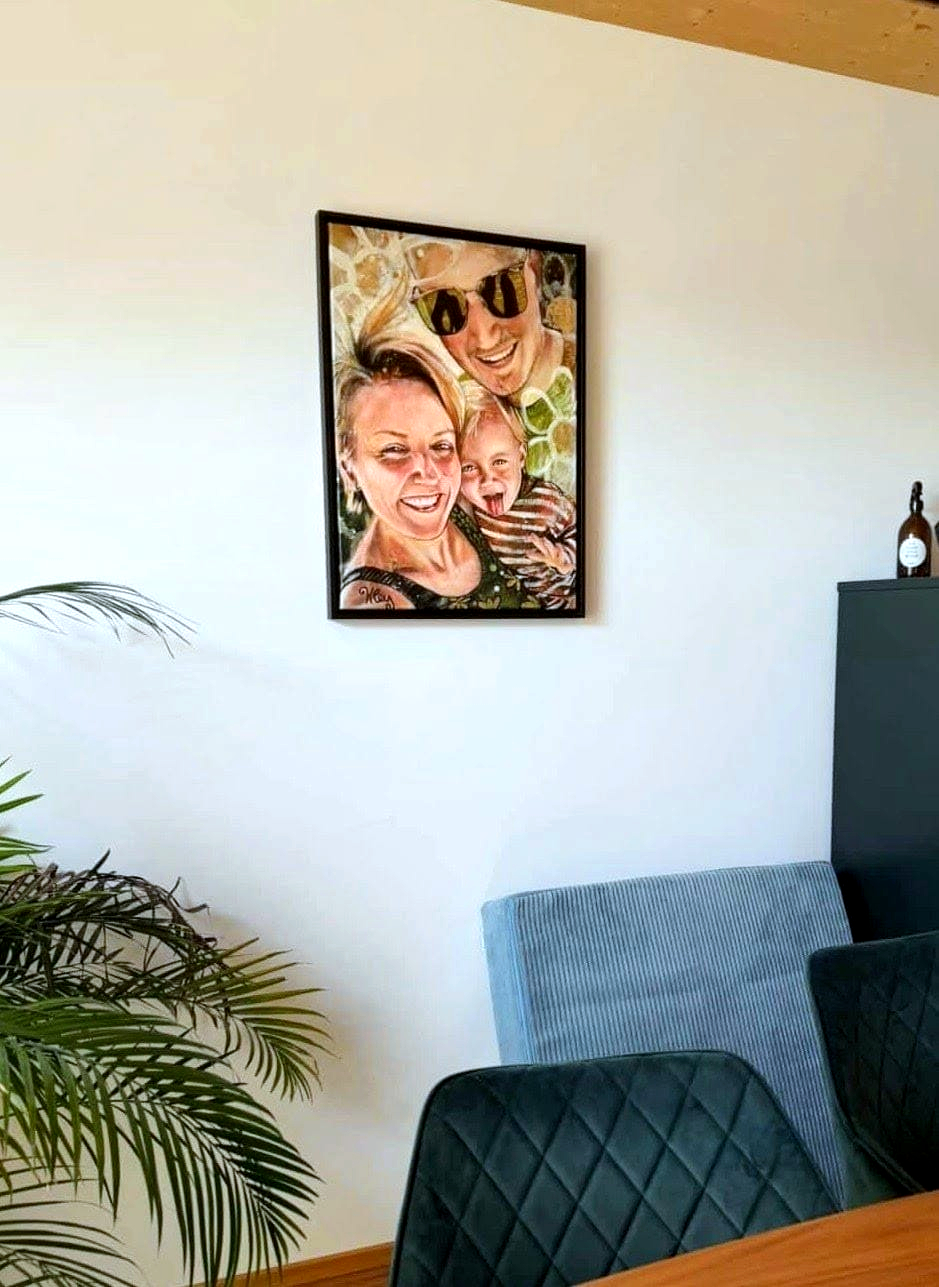 abstraktes Familienporträt mit Mutter, Vater und Kind
