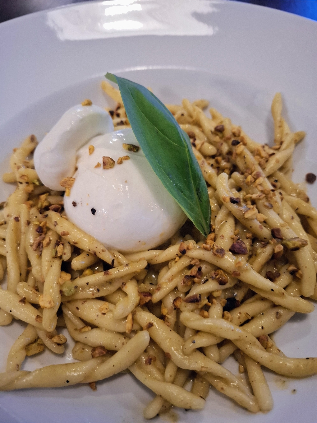 Stringoloni mit Pistazien Pesto und Bufala Burrata