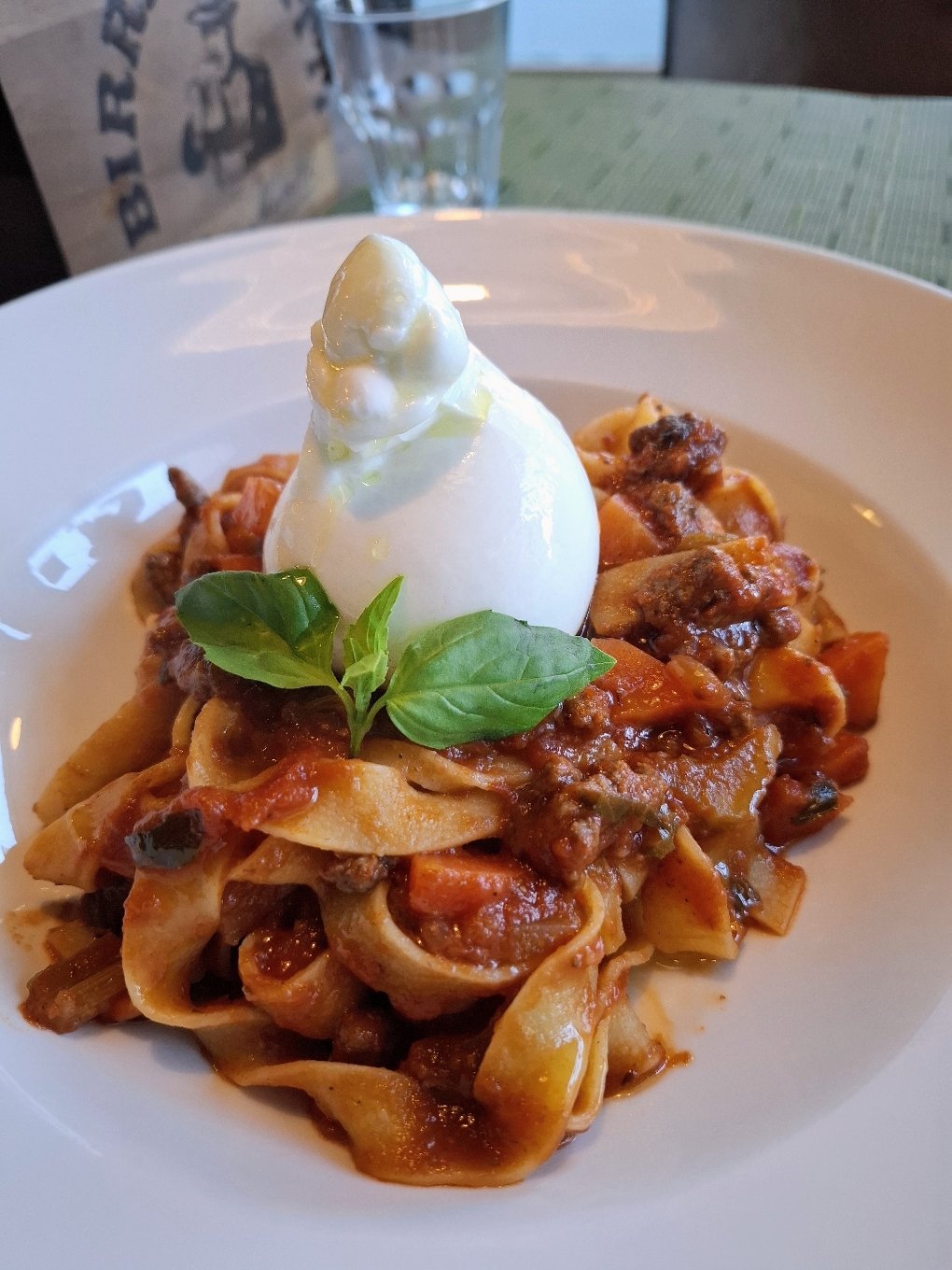 Tagliatelle Bolognese mit Bufala Burrata
