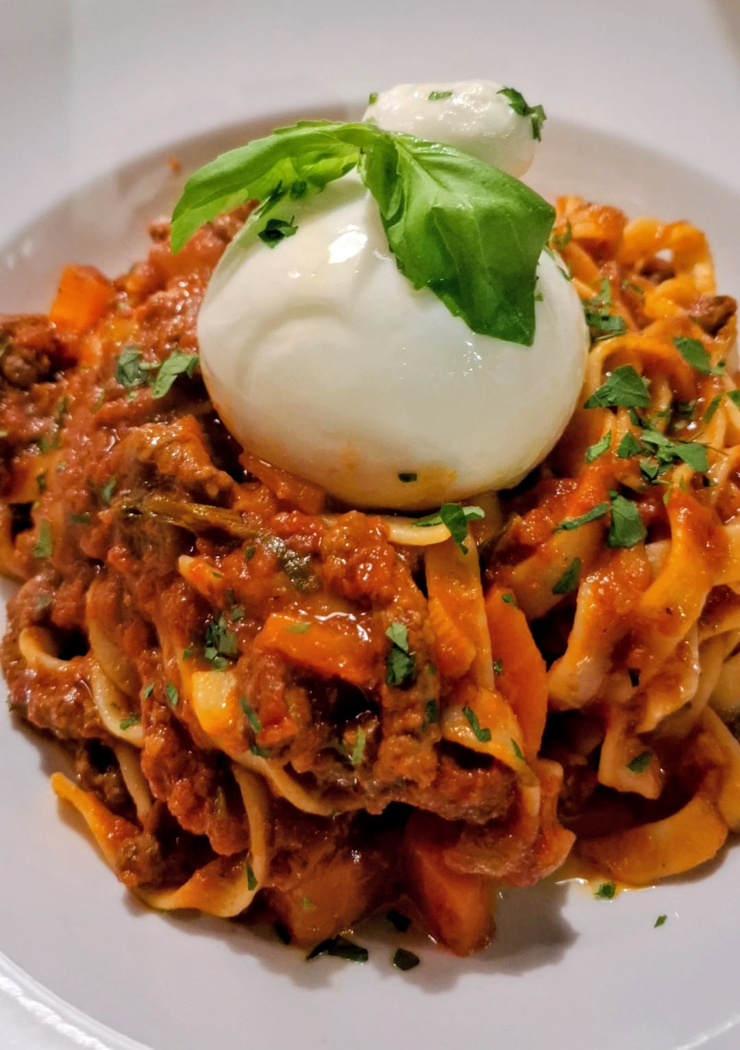 Tagliatelle Bolognese mit Bufala Burrata