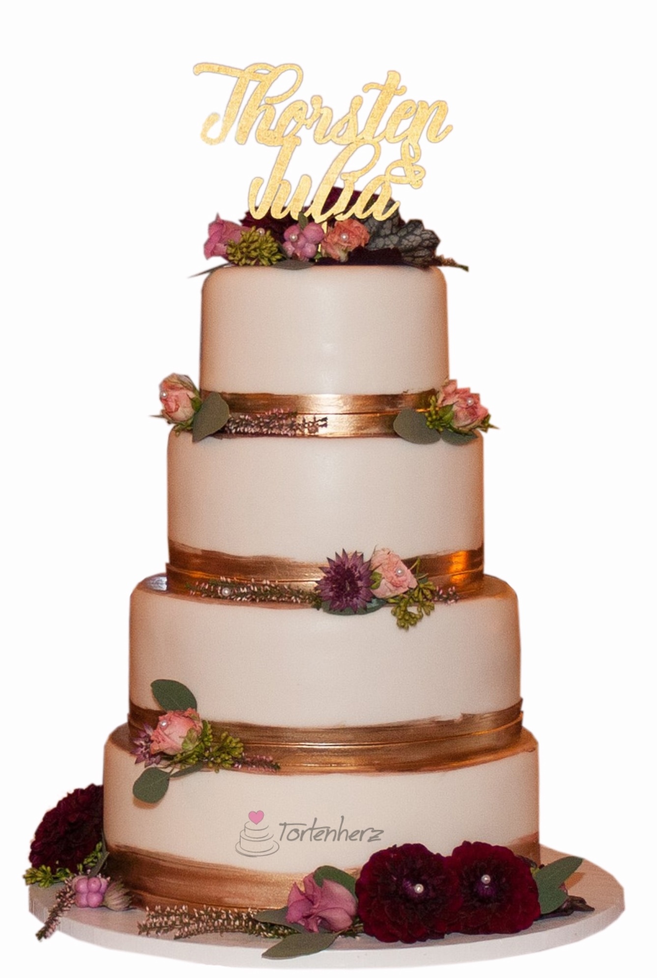 Hochzeitstorte mit Rosegold und echten Blumen