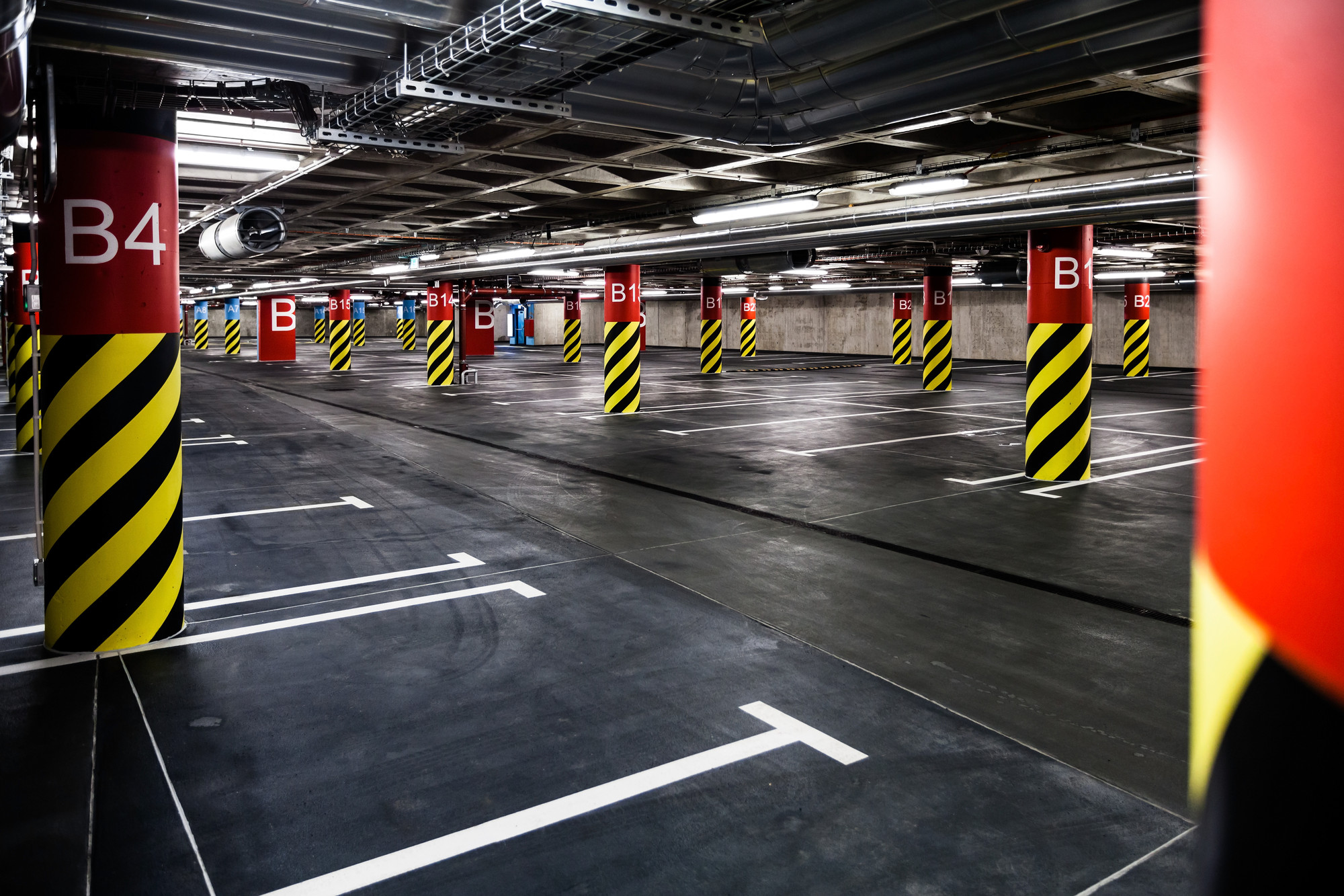 wir wollen Referenzen - 4Xpress Markierungen Tiefgarage Parkplätze Strassen