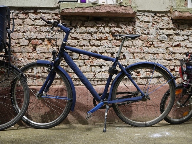 mein Fahrrad mit blauen Cordstoff überzogen