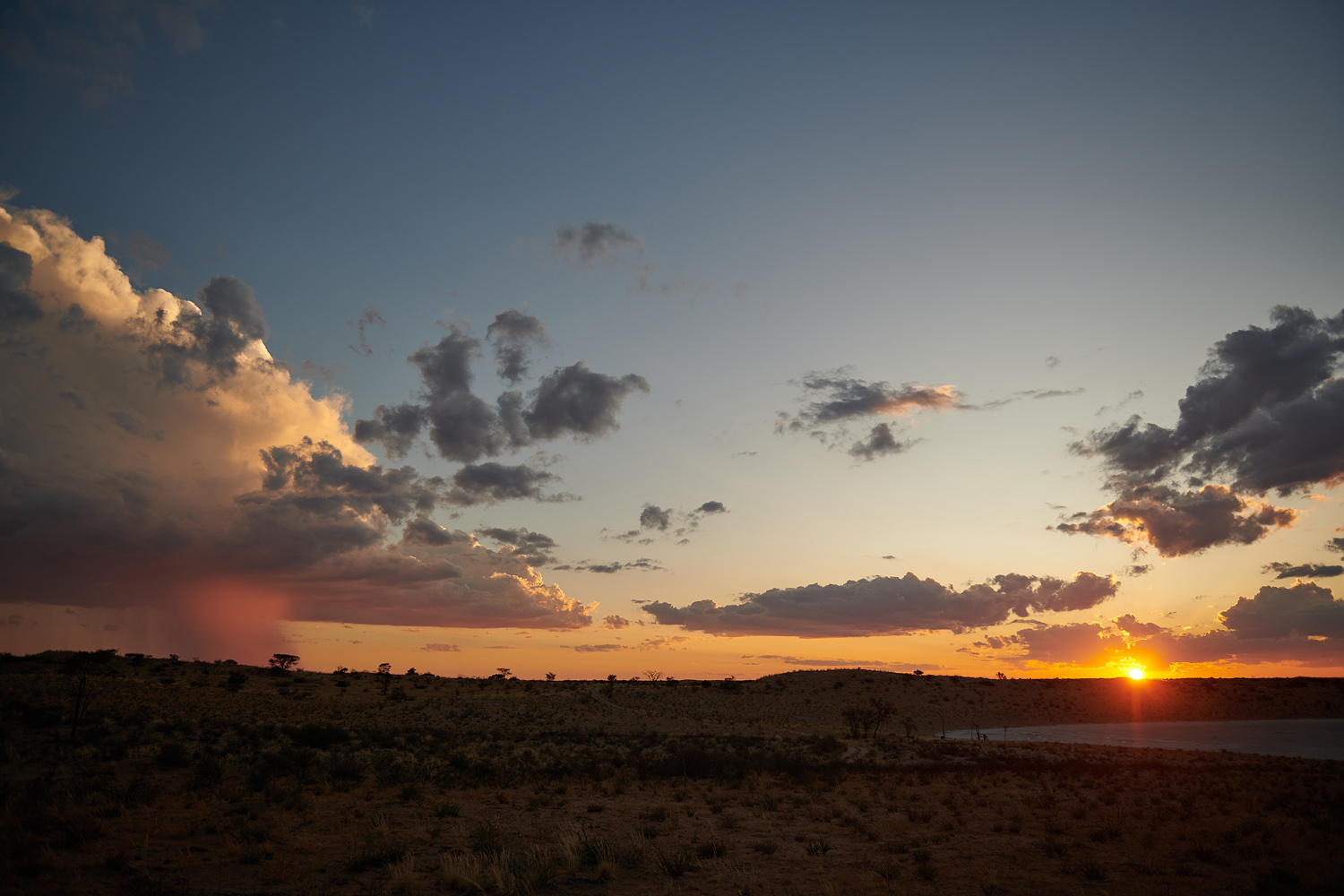 Gewitter bei Sonnenuntergang - Thunderstorm at sunset BITTERPAN WILDERNESS CAMP