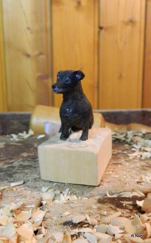 Hundefigur aus Holz - Holzschaetze.de / Holzschnitzerei Nunn