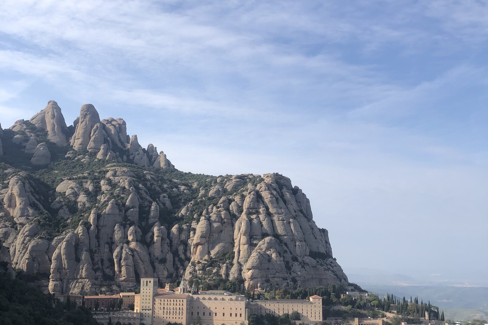 Il monastero di Montserrat tra le rocce, Catalogna