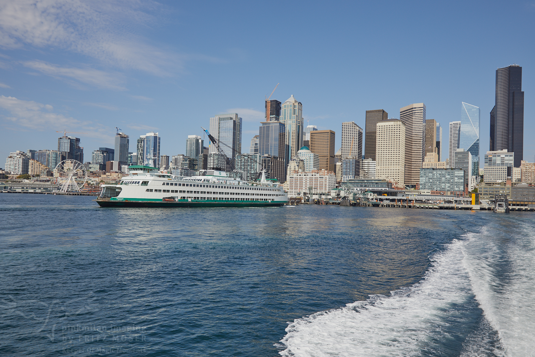 Teil der Seattle Sky Line beim Ablegen des Wassertaxi 