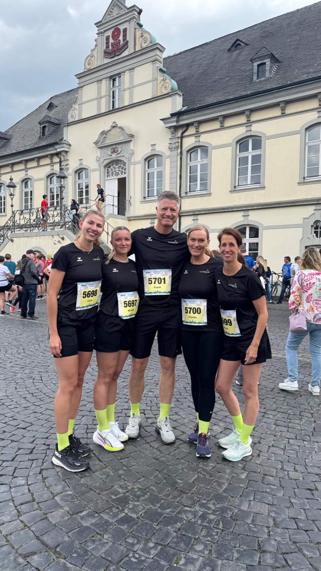 Gemeinsam zum Ziel: Unsere Kollegen meistern den Stadtlauf mit Bravour!