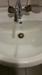 Waschbecken NACH der Intensivreinigung