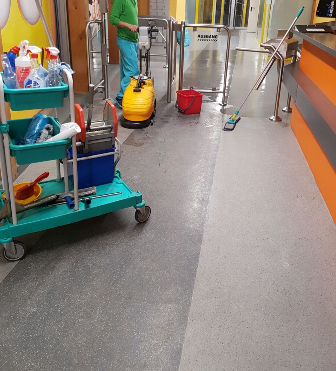 Unterhaltsreinigung Eingangsbereich