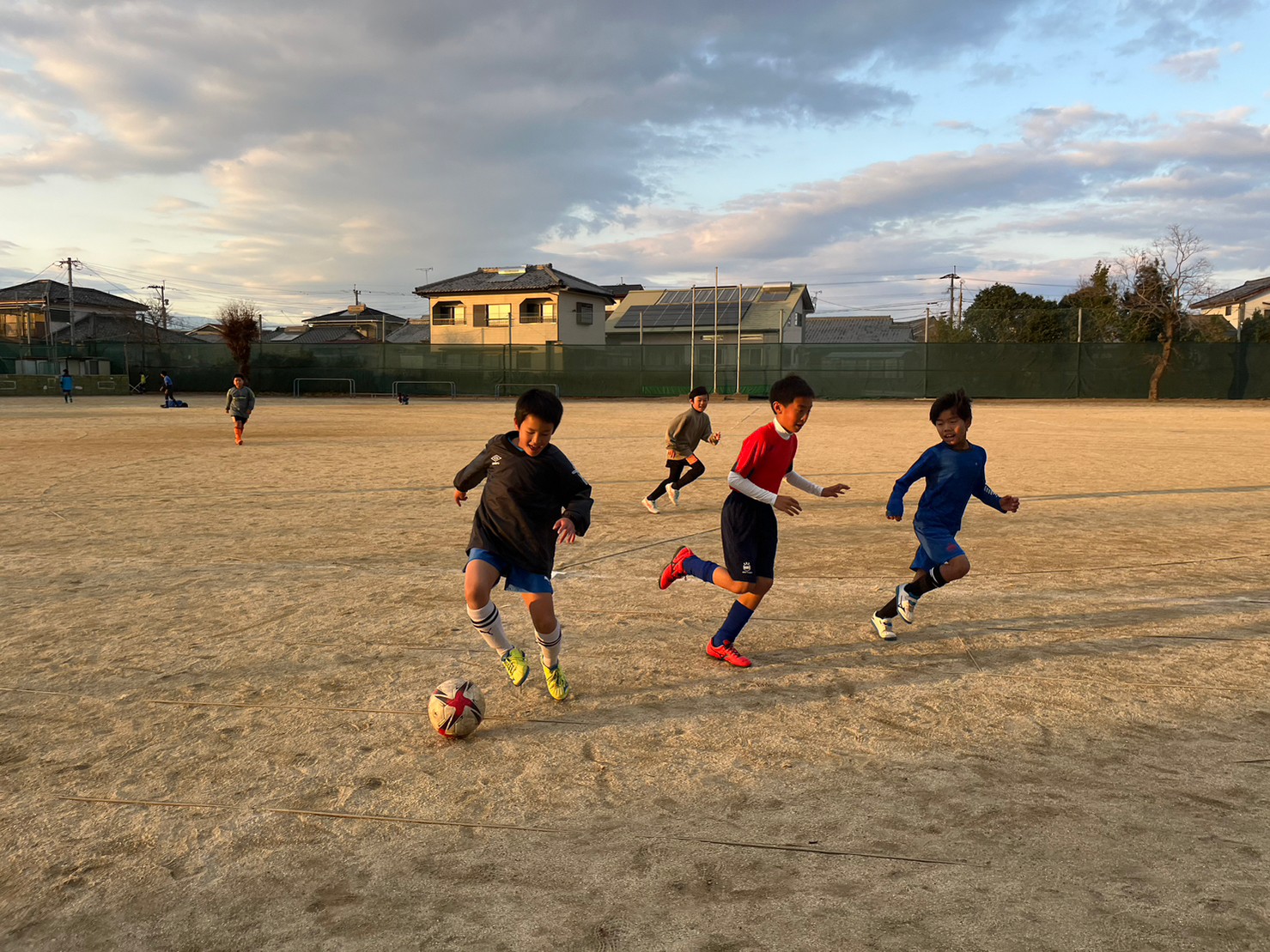 平日の練習は小学校で行います