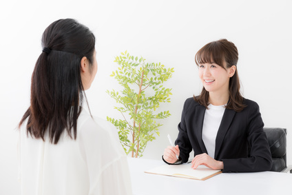 この画像は面談の様子のイメージ写真です