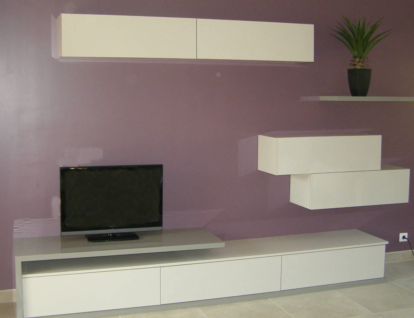 Meubles télé avec tiroirs et meubles suspendues à Draguignan