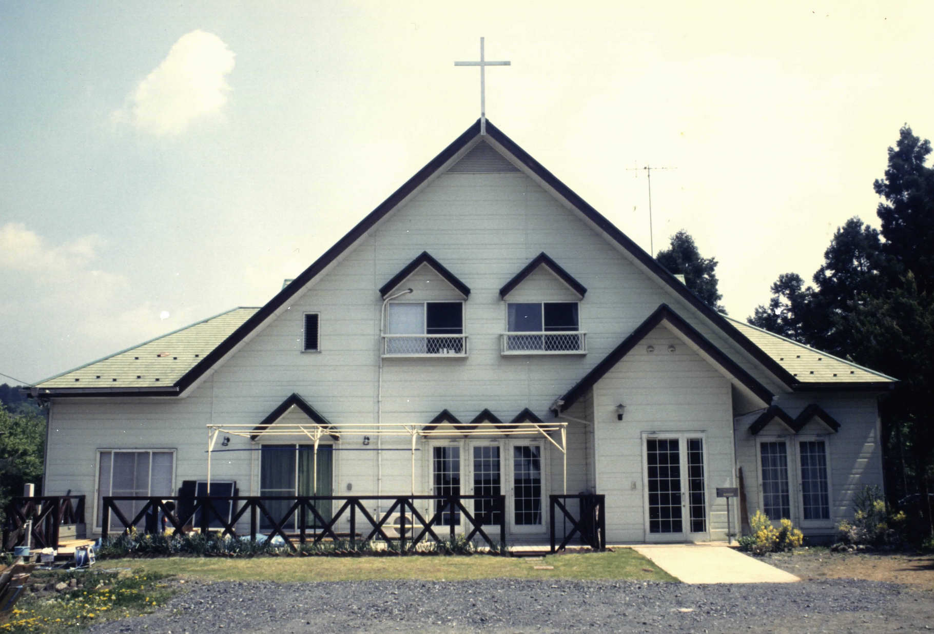 現在の建物が立った時の高麗聖書教会。