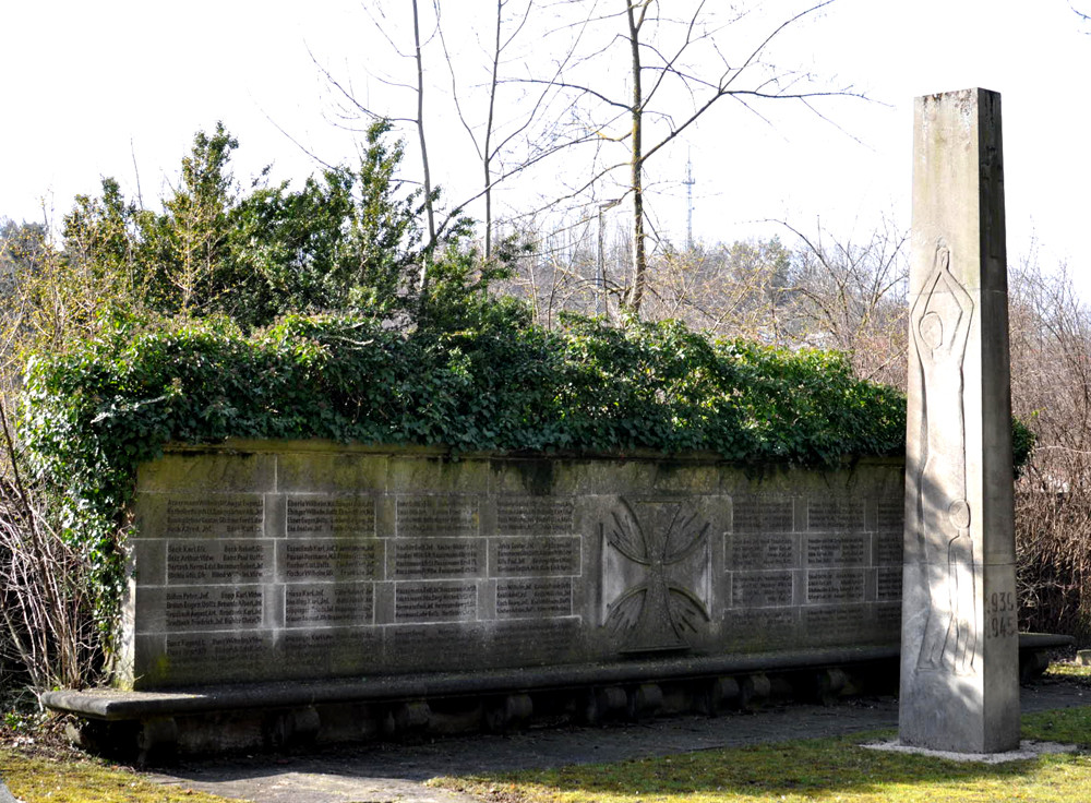 Gedenkmale ("Kriegerdenkmale") für die Gefallenen des 1. und des 2. Weltkriegs, 08.03.2013, Foto: Manuel Werner