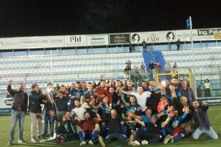La squadra festeggia la vittoria in COPPA PUGLIA 2017