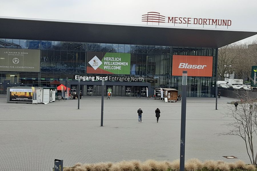 Eingang Nord der Westfalenhallen Dortmund am Eröffnungstag der Jagd & Hund 2023. (Foto: mlz)