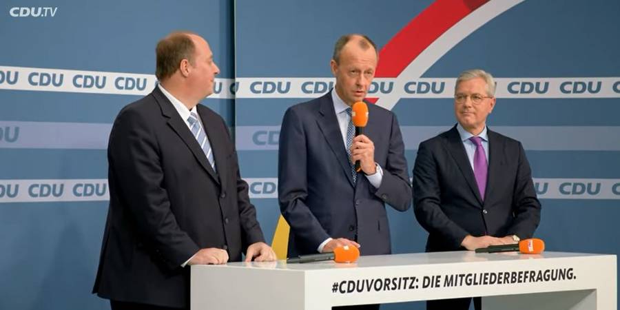 Helge Braun, Friedrich Merz und Norbert Röttgen bei der Bekanntgabe der Ergebnisse der CDU-Mitglieder-Befragung über den zukünftigen Parteivorsitz (Foto: Screenshot CDU.TV)