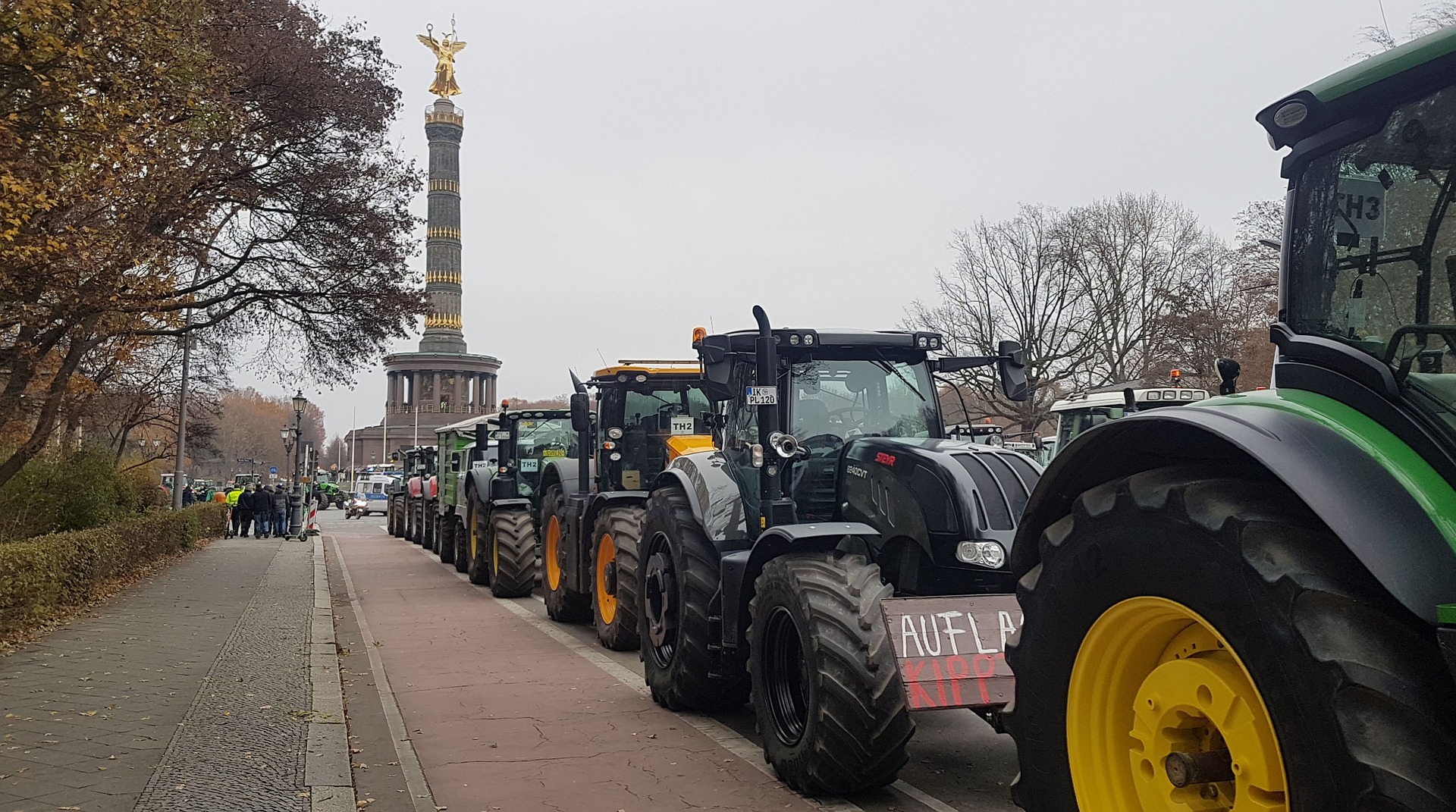 Aufmarsch mit schwerem Gerät: Große Bauern-Demos in ganz Deutschland