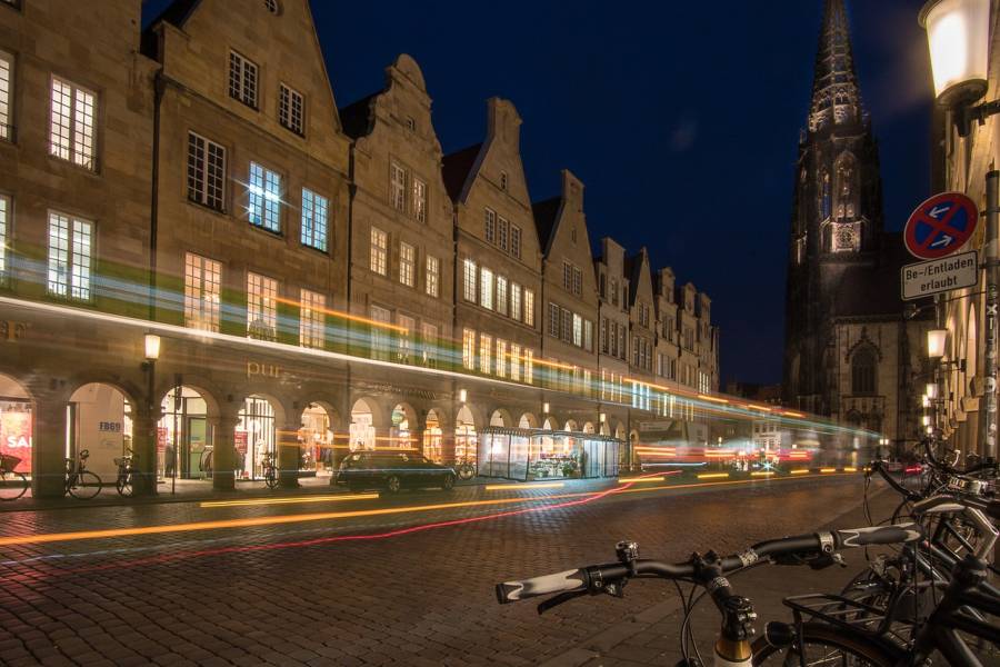 Wer in der Altstadt von Münster mit dem Auto unterwegs ist, braucht starke Nerven. (Symbolbild: Gustav Sommer)