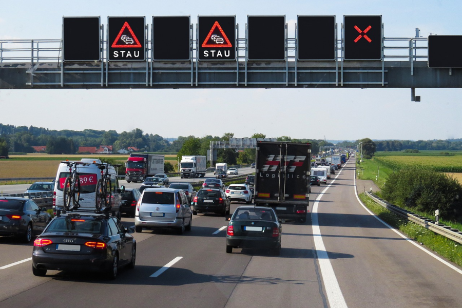 Stau auf einer Autobahn. (Symbolbild: Gerhard)