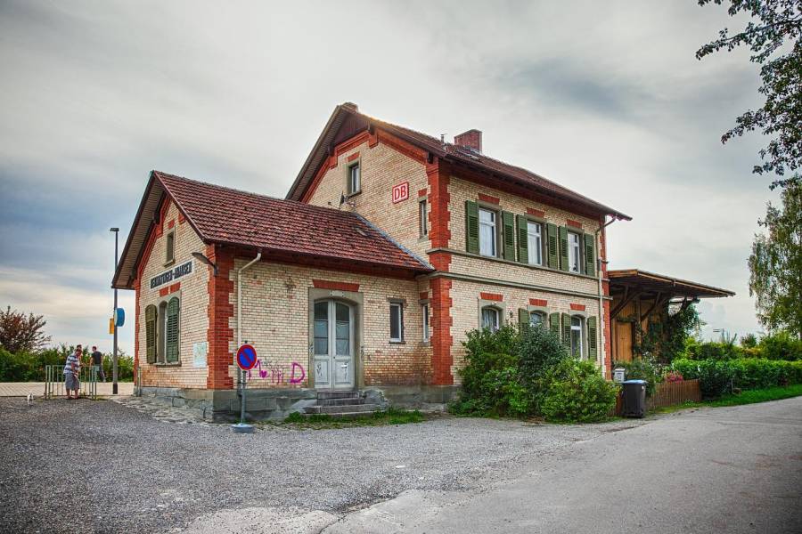 Der Bahnhof von Bermatingen-Ahausen in Baden-Württemberg. (Symbolbild: Alfred Derks)