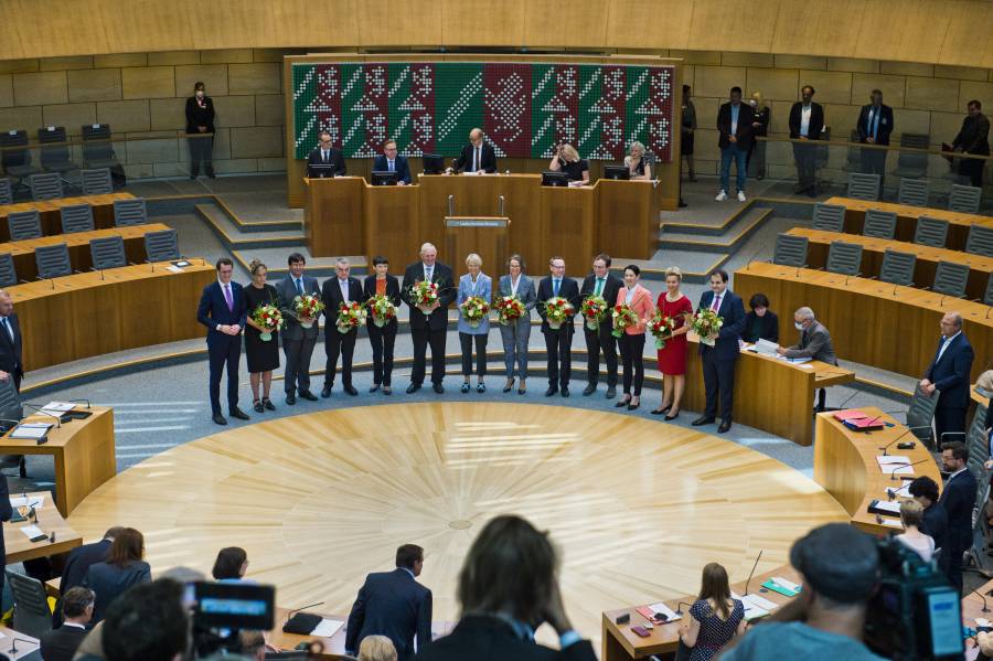 Vereidigung des neuen Landeskabinetts im Landtag Nordrhein-Westfalen (Foto: Land NRW / Michael Gottschalk)