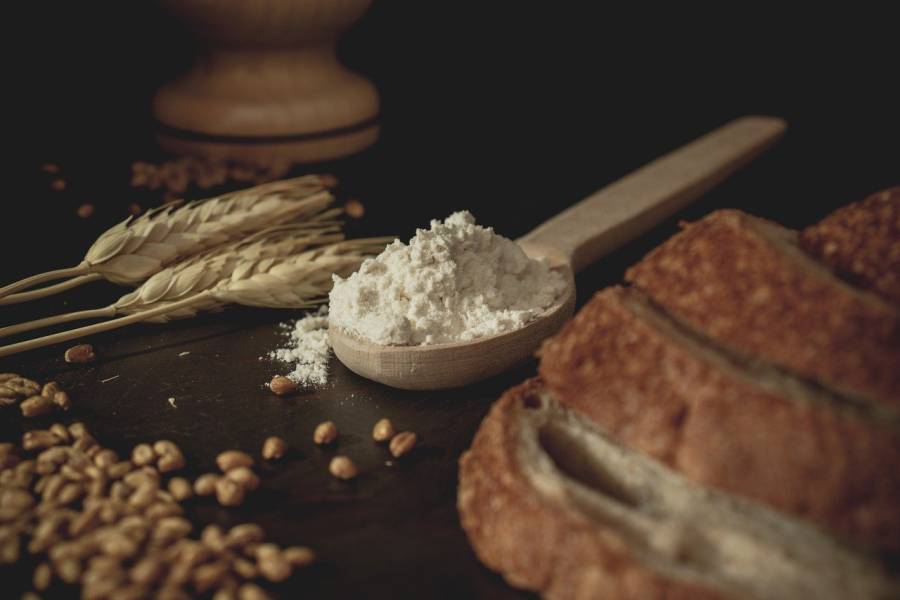 Getreidekörner, Ähren, Mehl und Brot (Symbolbild: Vugar Ahmadov)