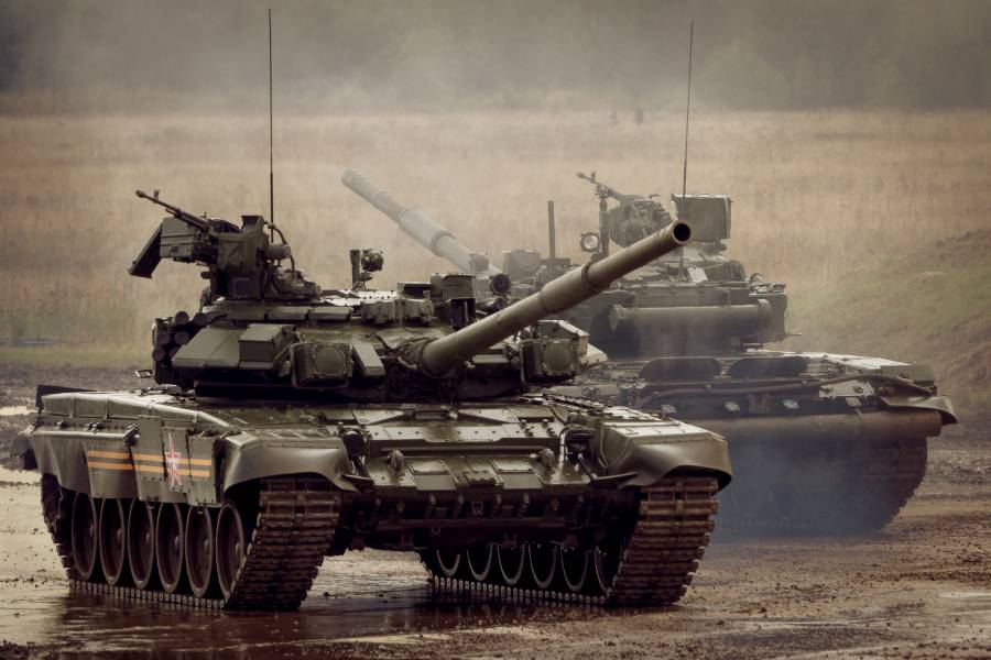 Zwei russische T 90 Kampfpanzer (Symbolbild: iStock/Maxim Timofeev)