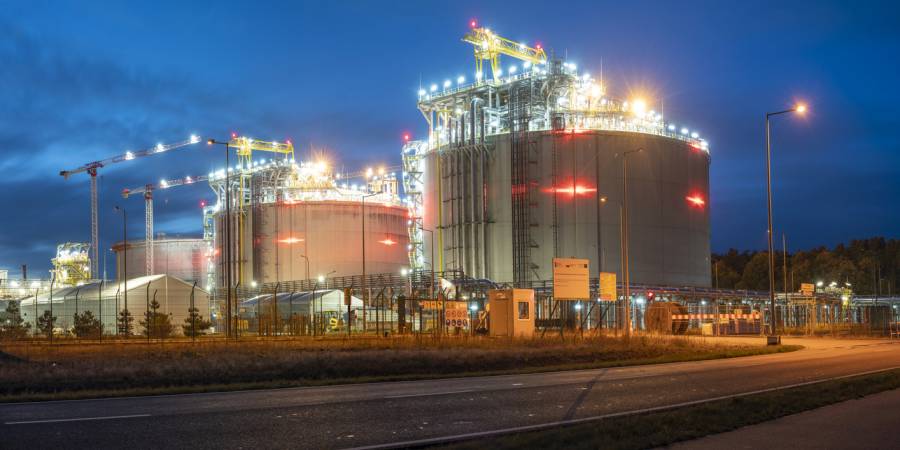 LNG-Transportanlagen und Gastanks (Symbolbild: iStock/MikeMareen)